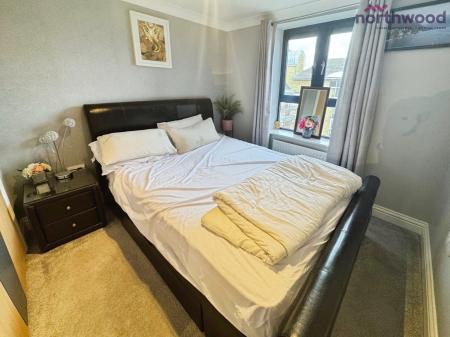 2 bedroom Flat to let in Charter House, Ocean Village, SO14