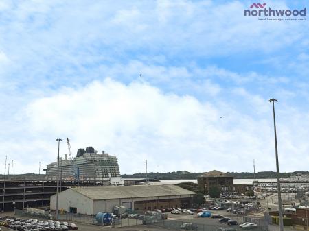 2 bedroom Flat to let in Charter House, Ocean Village, SO14