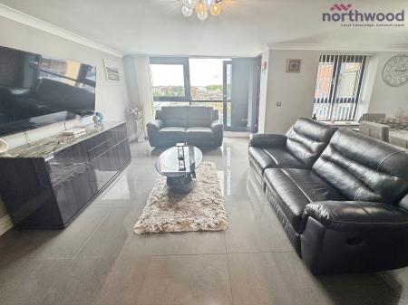 2 bedroom Flat to let in Charter House, Ocean Village, SO14