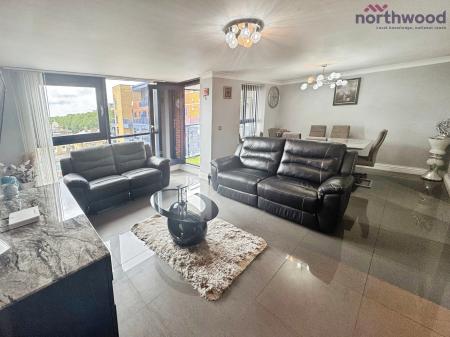 2 bedroom Flat to let in Charter House, Ocean Village, SO14