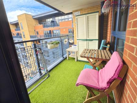 2 bedroom Flat to let in Charter House, Ocean Village, SO14