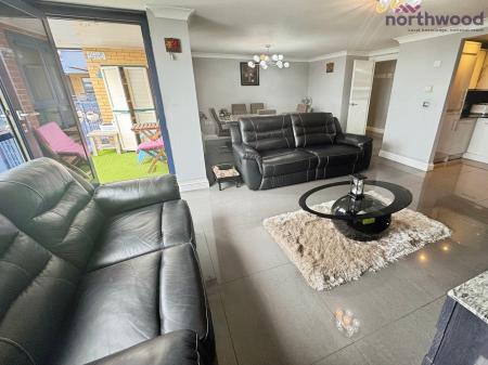 2 bedroom Flat to let in Charter House, Ocean Village, SO14