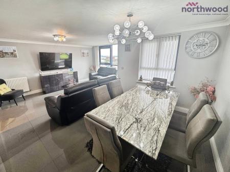 2 bedroom Flat to let in Charter House, Ocean Village, SO14