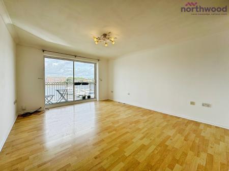2 bedroom Flat to let in Vespasian Road, SO18