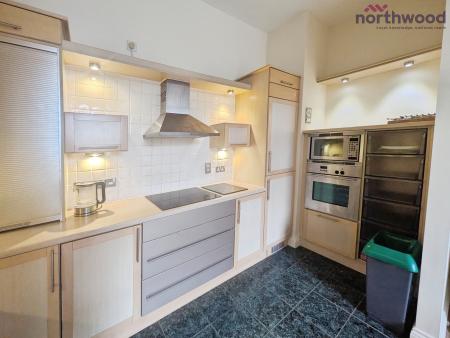 2 bedroom Flat to let in Canute Road, Ocean Village, Southampton, SO14