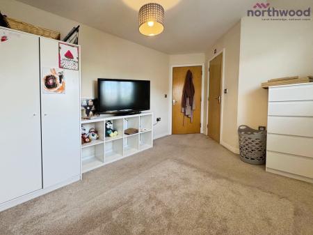 2 bedroom Flat to let in Chandlers Gate, Chandlers Ford, SO53