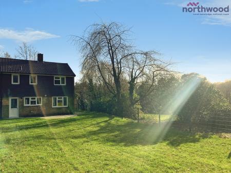 3 bedroom Semi-detached house to let in Golf Course Cottages, SO16