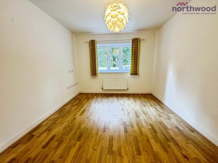 3 bedroom Semi-detached house to let in Furze Close, Sholing, SO19