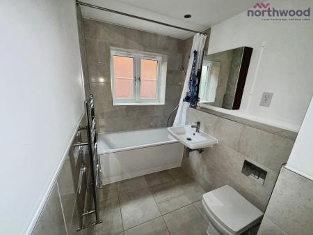 3 bedroom Semi-detached house to let in Furze Close, Sholing, SO19