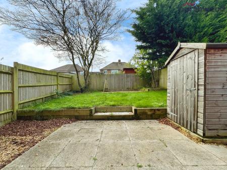 3 bedroom Semi-detached house to let in Furze Close, Sholing, SO19