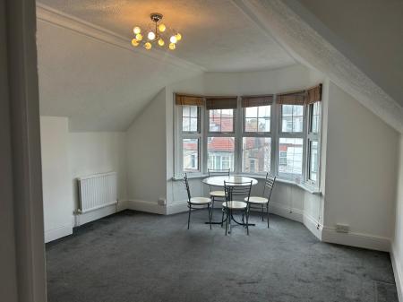 1 bedroom Flat to let in Palmerston Road, Westcliff-on-Sea, SS0