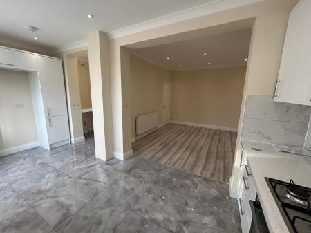 3 bedroom Semi-detached house to let in Westbury Road, Southend-on-Sea, SS2