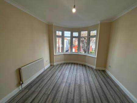 3 bedroom Semi-detached house to let in Westbury Road, Southend-on-Sea, SS2