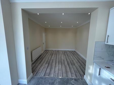 3 bedroom Semi-detached house to let in Westbury Road, Southend-on-Sea, SS2