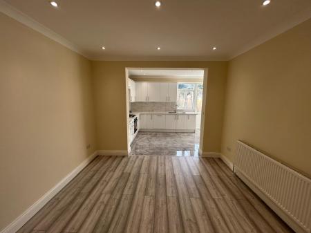 3 bedroom Semi-detached house to let in Westbury Road, Southend-on-Sea, SS2