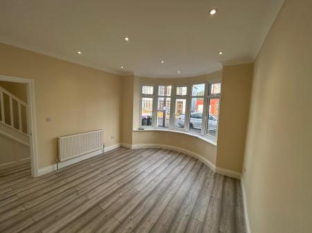 3 bedroom Semi-detached house to let in Westbury Road, Southend-on-Sea, SS2