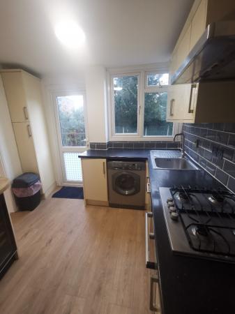 3 bedroom Semi-detached house to let in Orchard Side, Leigh-on-Sea, SS9