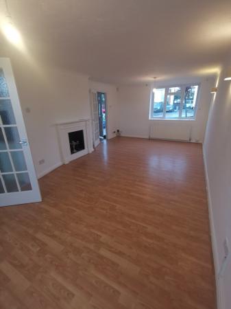 3 bedroom Semi-detached house to let in Orchard Side, Leigh-on-Sea, SS9