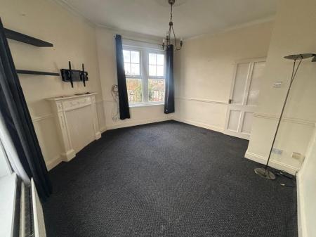1 bedroom Flat to let in Whitefriars Crescent, Westcliff-on-Sea, SS0