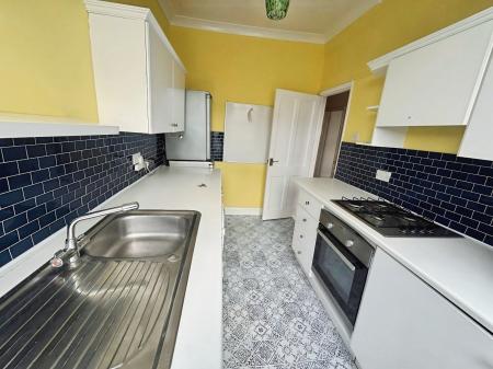 1 bedroom Flat to let in Whitefriars Crescent, Westcliff-on-Sea, SS0
