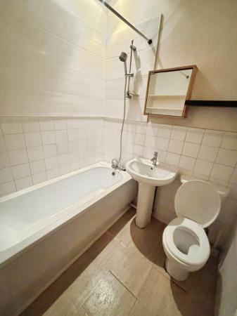 1 bedroom Flat to let in Whitefriars Crescent, Westcliff-on-Sea, SS0