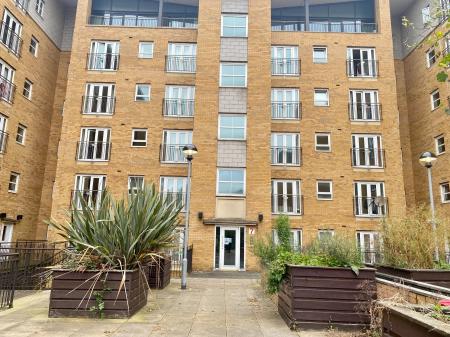 2 bedroom Flat for sale in Middlewood Street, Salford, M5