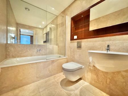 1 bedroom Flat for sale in 94 The Quays, Salford, M50