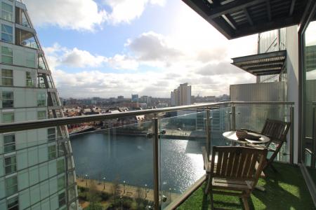 2 bedroom Flat for sale in 96 The Quays, Salford, M50