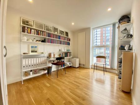 2 bedroom Flat for sale in NV Building, 96 The Quays, M50