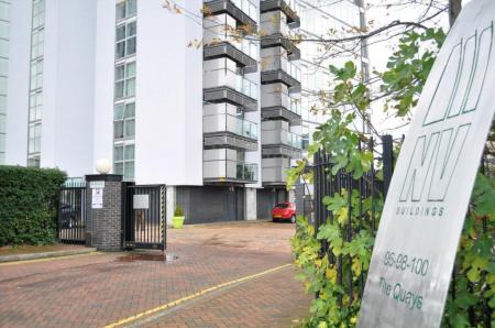 2 bedroom Flat for sale in NV Building, 96 The Quays, M50