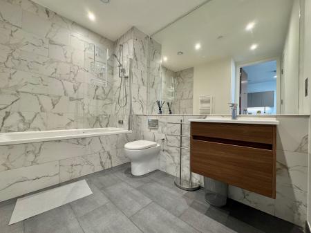 1 bedroom Flat for sale in Blue, Salford Quays, Salford, M50