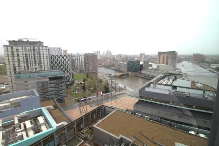 3 bedroom Flat for sale in The Heart, Media City M50 2TH