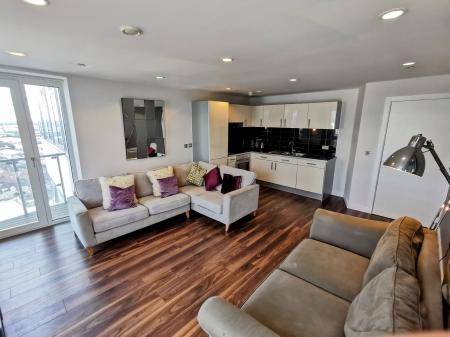 3 bedroom Flat for sale in The Heart, Media City M50 2TH