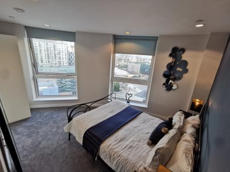 3 bedroom Flat for sale in The Heart, Media City M50 2TH