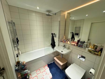 2 bedroom Flat for sale in Local Crescent, 14 Hulme Street, Salford, M5