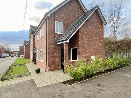 2 bedroom Maisonette for sale in Station Road, Stretford, M32