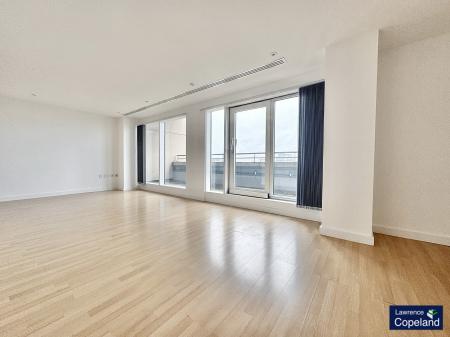 2 bedroom Flat for sale in The Quays, Salford, M50