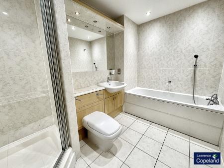 2 bedroom Flat for sale in The Quays, Salford, M50