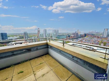 2 bedroom Flat for sale in The Quays, Salford, M50