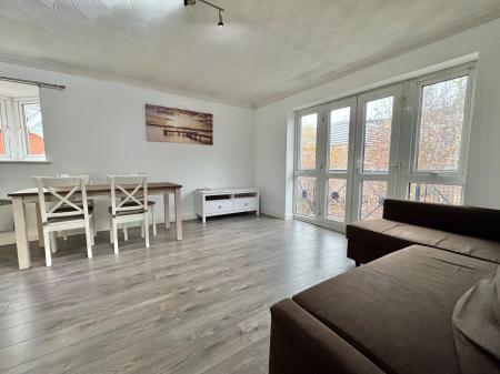 2 bedroom Flat to let in The Quays, Salford Quays, Salford, M50