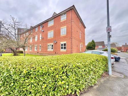 2 bedroom Flat for sale in Georgette Drive, Salford, M3
