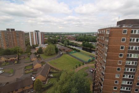 2 bedroom Flat to let in Change Way, Salford, M3