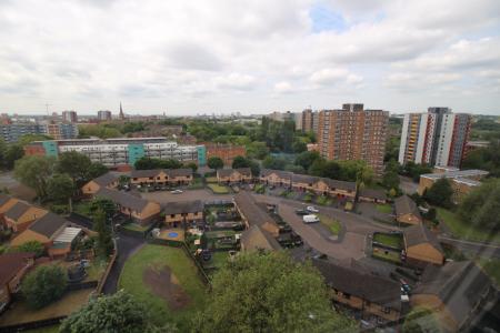 2 bedroom Flat to let in Change Way, Salford, M3