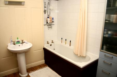 2 bedroom Flat to let in 384 Chester Road, Manchester, M16