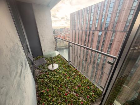 1 bedroom Flat to let in 250 The Quays, Salford Quays, Salford, M50