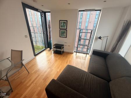 1 bedroom Flat to let in 250 The Quays, Salford Quays, Salford, M50