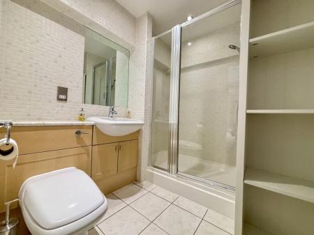 2 bedroom Apartment for sale in The Quays, Salford Quays, Salford, M50