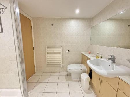 2 bedroom Apartment for sale in The Quays, Salford Quays, Salford, M50