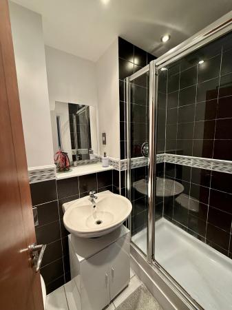 2 bedroom Flat to let in Great Oak Drive, Altrincham, WA15