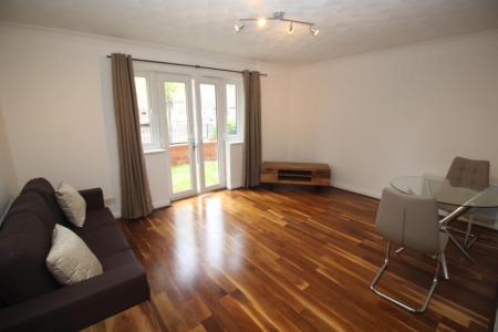 2 bedroom Flat to let in St Lawrence Quay, Salford Quays, Salford, M50